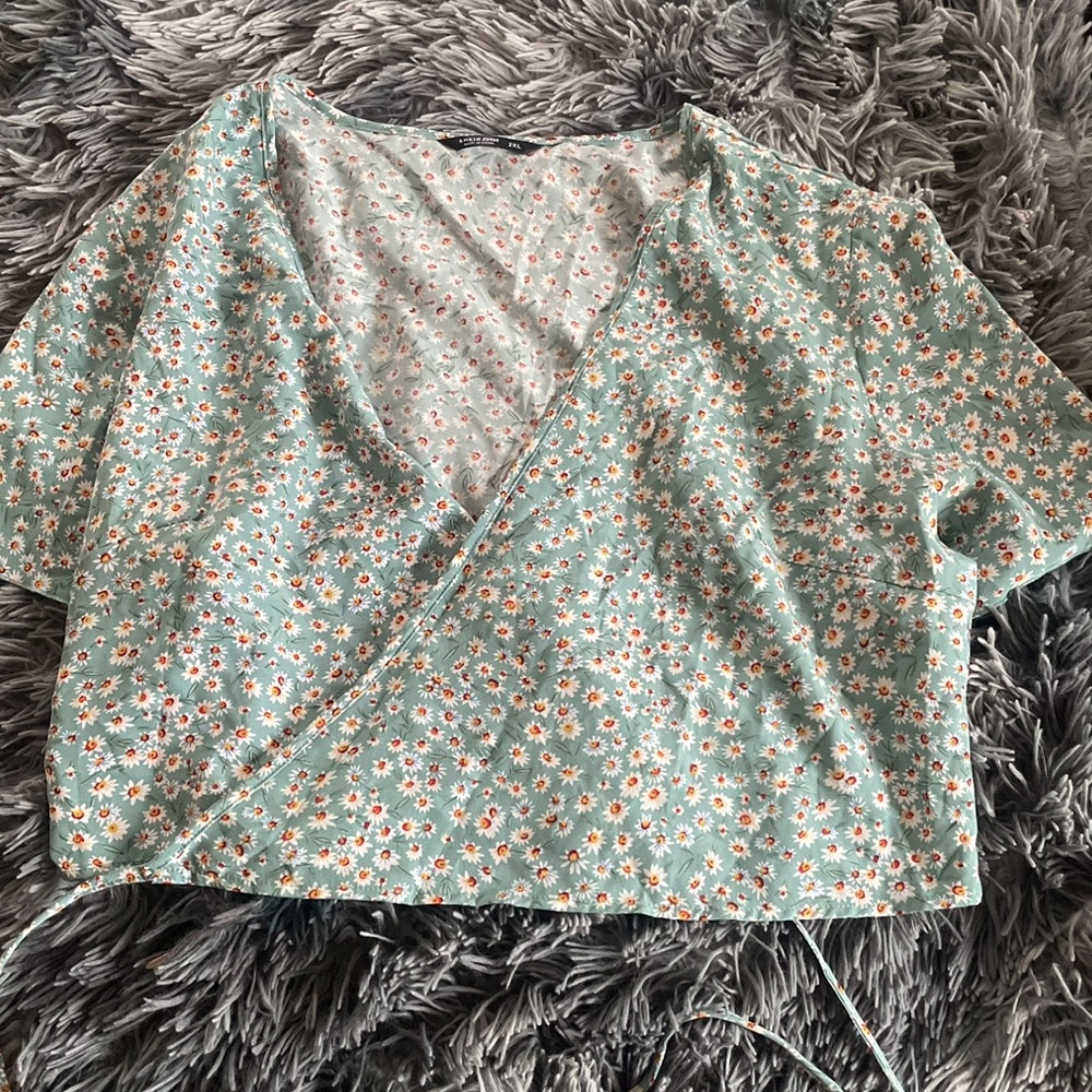 Half shirt w/ floral Design